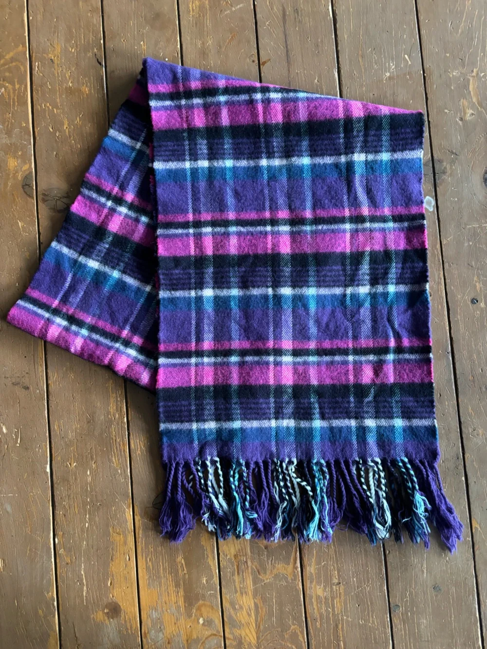 Cashmere Scottish Plaid Fringe Scarf in Purple & Pink